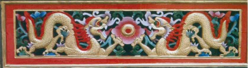Dragon-motifs-carved-on-the-side-panels-of-the-choktse